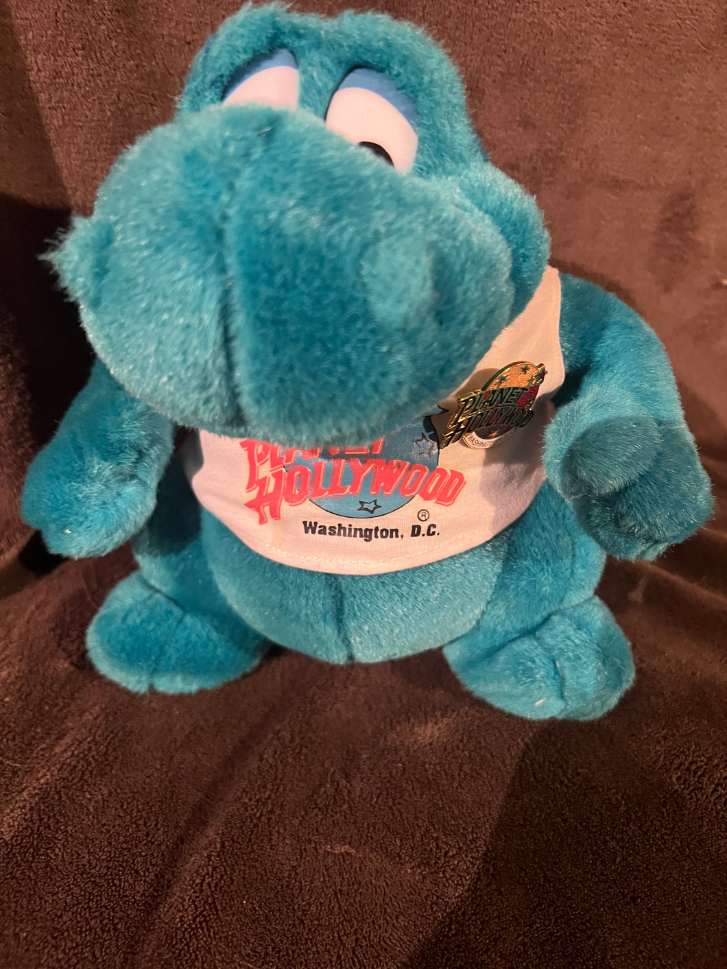 Planet Hollywood Rare Washington DC Dinosaur with the extremely rare Washington DC planet Hollywood Pin