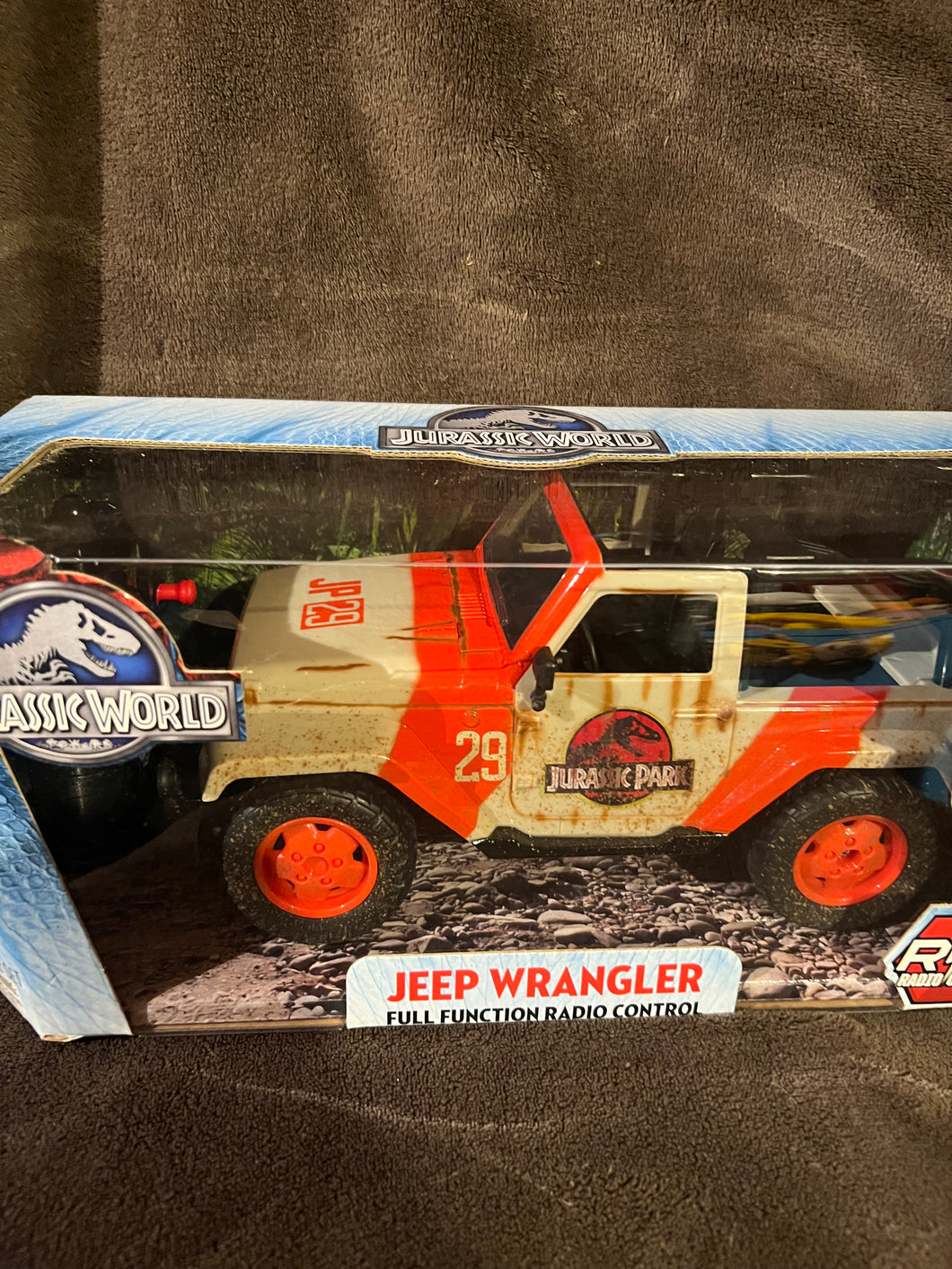 Jurassic Park World Jeep Wrangler Full function Radio Control New Box Rare