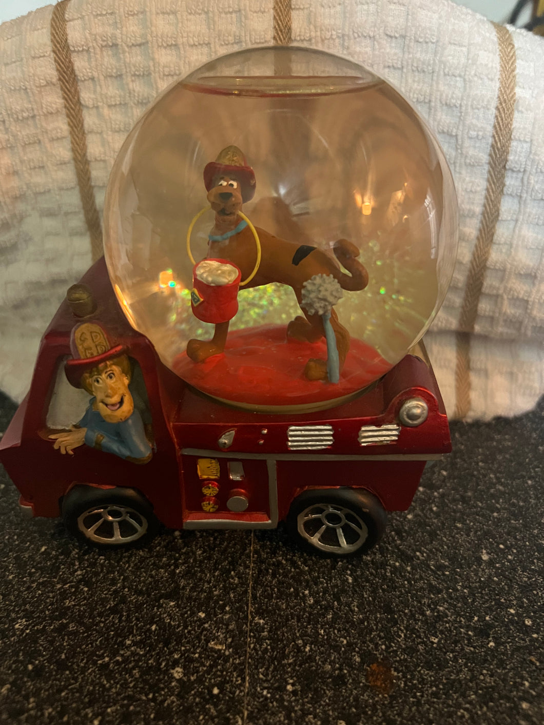 Scooby Doo and Friends Rare Snow Globe Fire Truck